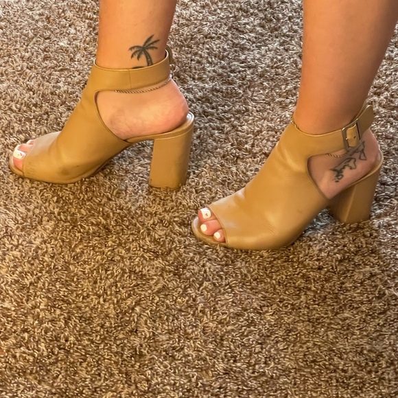 Prada heels - Picture 2 of 9